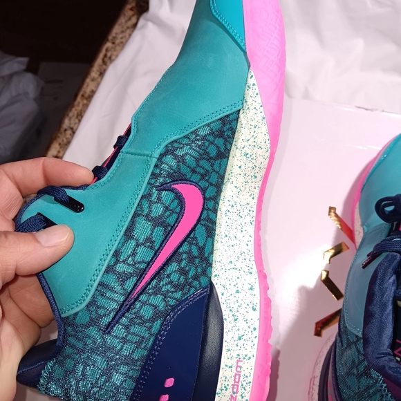 MENS ZM LEBRON NXXT GEN AMPD BRAND NEW WITH BOX 2 SIZE 9FJ1566 300 - Picture 9 of 13